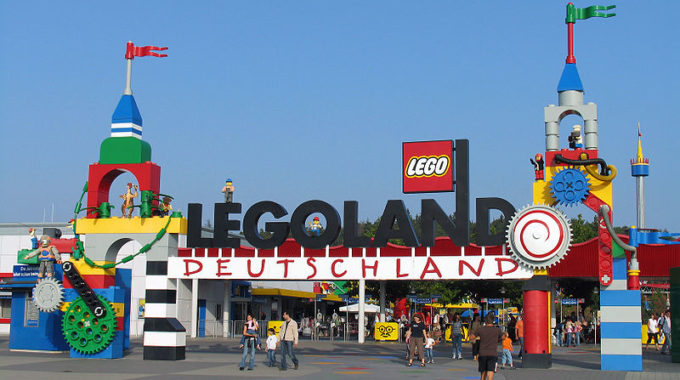 800px Legoland De Entrance