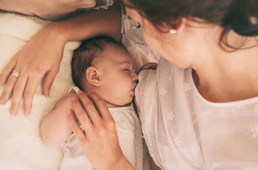 allaitement mère maman bébé