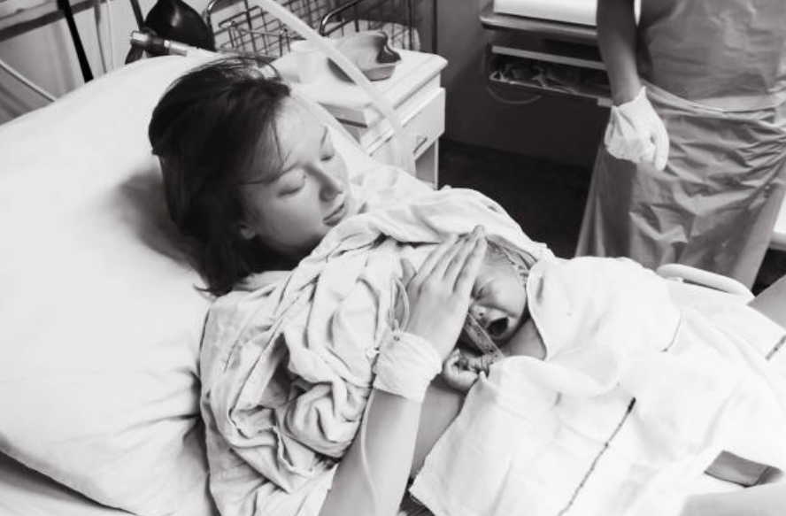 accouchement bébé femme hôpital périnée