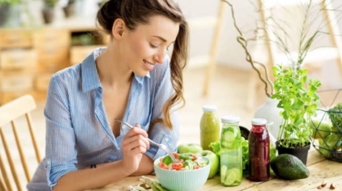 Femme Manger Nourriture Aliment Salade Sain ECC81quilibreCC81