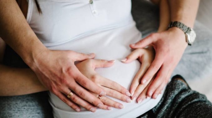 Couple Grossesse Enceinte Femme Homme Papa Maman Pere Mere Infertilite Fiv Uterus