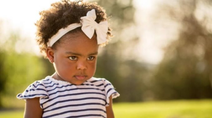 Enfant Fille Fillette Soleil Jeux Exterieur
